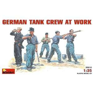  35010 1/35 German WWII Tank Crew at Work (5) Toys & Games
