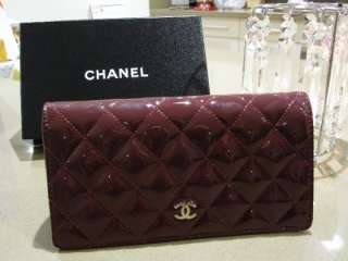 CHANEL Classic Quilted YEN HOLDER PLUM Patent Leather w/ RED interior 