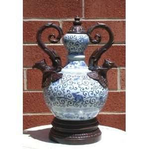  Metropolitan Galleries SRB91302 Vase with Lid and Handles 