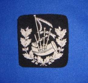 SILVER BAGPIPE WREATH BADGE/PATCH   TUNIC DOUBLET   SB1  
