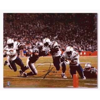  Autographed LaDainian Tomlinson Picture   RUNNING VS 