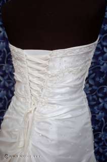 Lt Ivory Beaded Strapless Wedding Dress NWOT w Bolero  