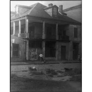 An old plantation house in the midst of the city,New Orleans,LA,c1925 