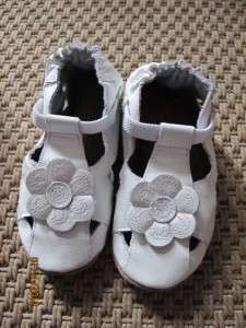 NEW Girls ROBEEZ Soft Soles White Mary Jane Pretty Pansy White Shoes 