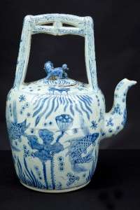 LARGE BLUE AND WHITE ORNAMENTAL CHINESE TEA POT  