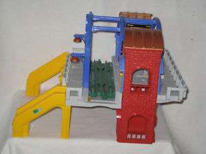 USED FISHER PRICE GEOTRAX GRAND CENTRAL TRAIN STATION  