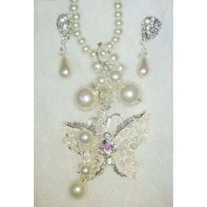    Cute Pearl Butterfly Necklace and Earrings Set 