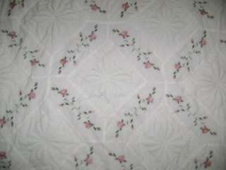VINTAGE HANDMADE COTTON QUILT~84x96~EMBROIDERED PINK ROSES~DIAMOND 