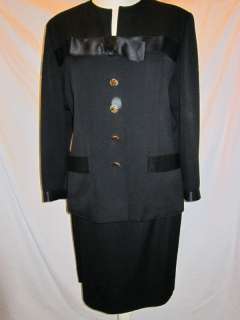 Chanel Wool Suit Satin Bow & Trim Gold Buttons 40 FOXY  