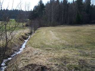 Freizeitgrundstück mit Bachlauf und Hütte   Abgelegen in Bayern 