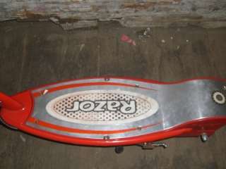 Razor E100 Electric Scooter Red SALVAGE LPU*  