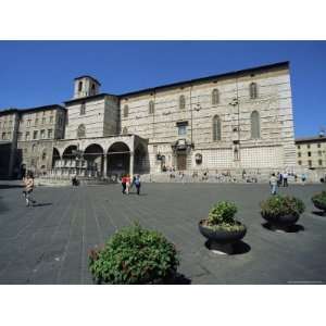 Cathedral and Fontana Maggiore, Piazza Iv Novembre, Perugia, Umbria 