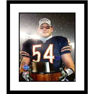 Brian Urlacher Chicago Bears   2006 George Halas Trophy   Framed 8x10 