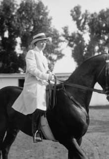 Description 1915 HORSE SHOWS. MRS. H.C. VANDEVERA OF NEW YORK CITY