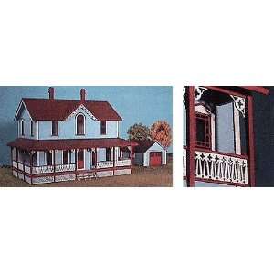   HO The Hanley House Kit w/Separate One Car Garage Toys & Games